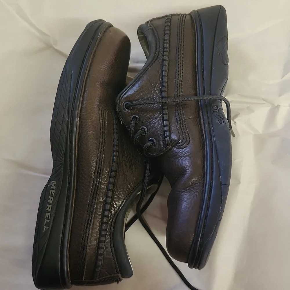 Merrell men's size 9 lace up brown EUC